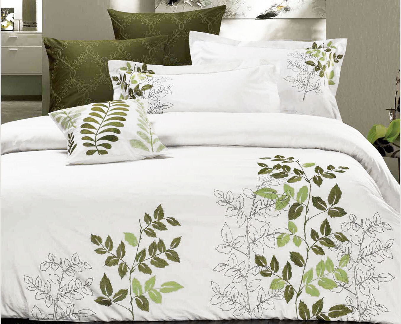 Sylvan Green Leaf Pattern White Quilt Cover Set Doona