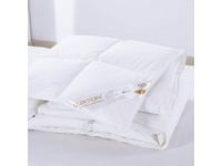 Luxton 90/10 Goose Down and Feather Quilt