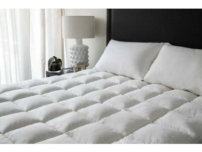 1000GSM Deluxe Mattress Topper by Renee Taylor 